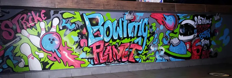 Equipo de Bowling Planet con uniformes futuristas
